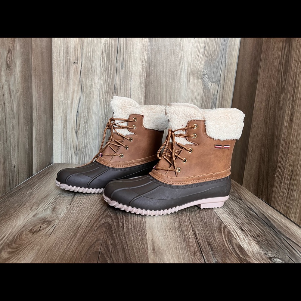 Tommy Hilfiger Mysty Duck Boots BRAND NEW